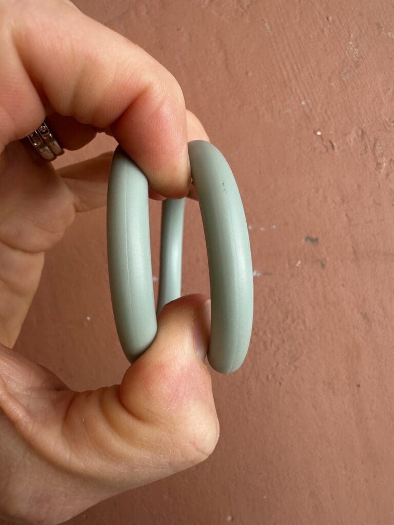 Momcozy portable baby sound machine clip with hand