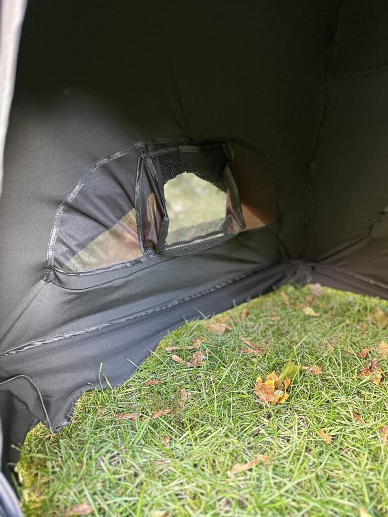 Hiccapop Baby Blackout Tent Inside of Tent Looking At Fan Pocket