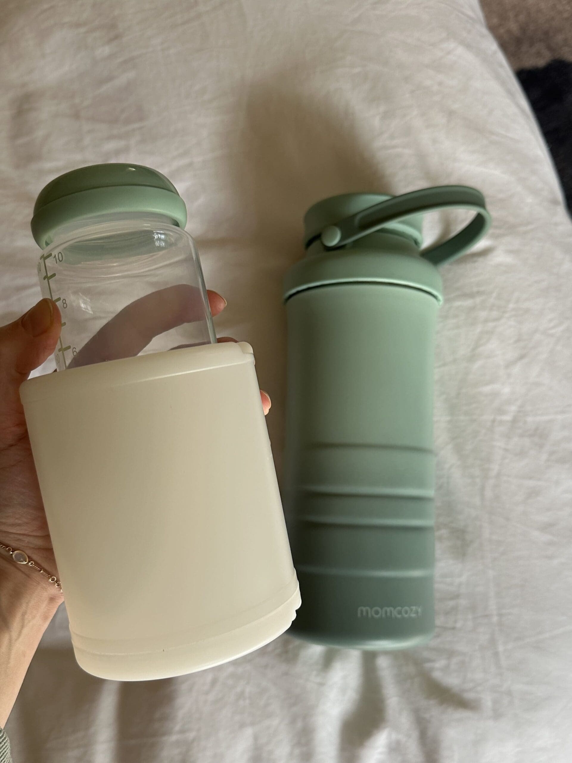 Momcozy Portable Breastmilk Cooler and Chiller with bottles
